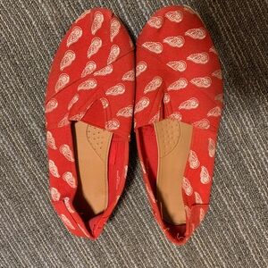 Red Wing Patterned Women's Flats